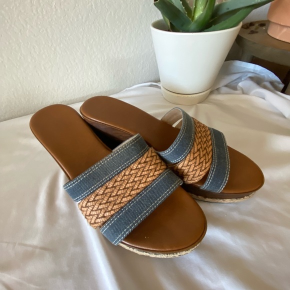 Italian Shoemakers Wedges - Picture 3 of 5